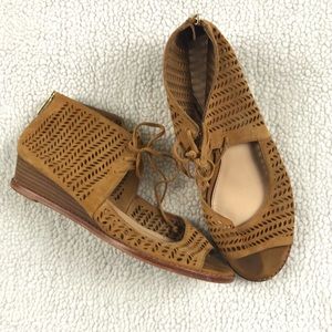 Vince Camuto Small Wedge Sandal